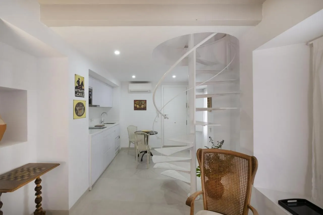 Apartment Casa La Muralla Medieval By Cadiz4Rentals