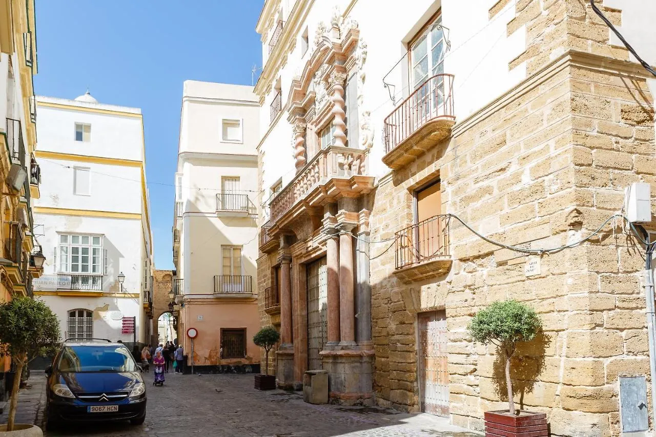 Apartment Casa La Muralla Medieval By Cadiz4Rentals